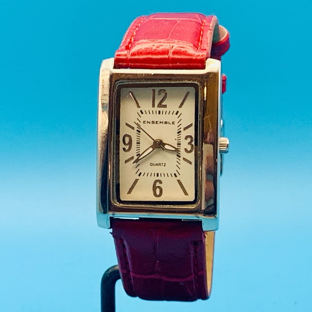 ENSEMBLE Women’s Fashion Quartz Wristwatch Faux Leather Working Condition